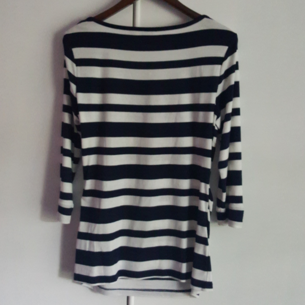 New York & Co., Black / White Key Hole Top - Picture 5 of 6